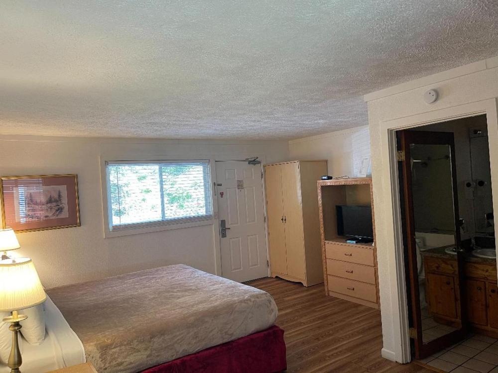 Zoders Inn and Suites